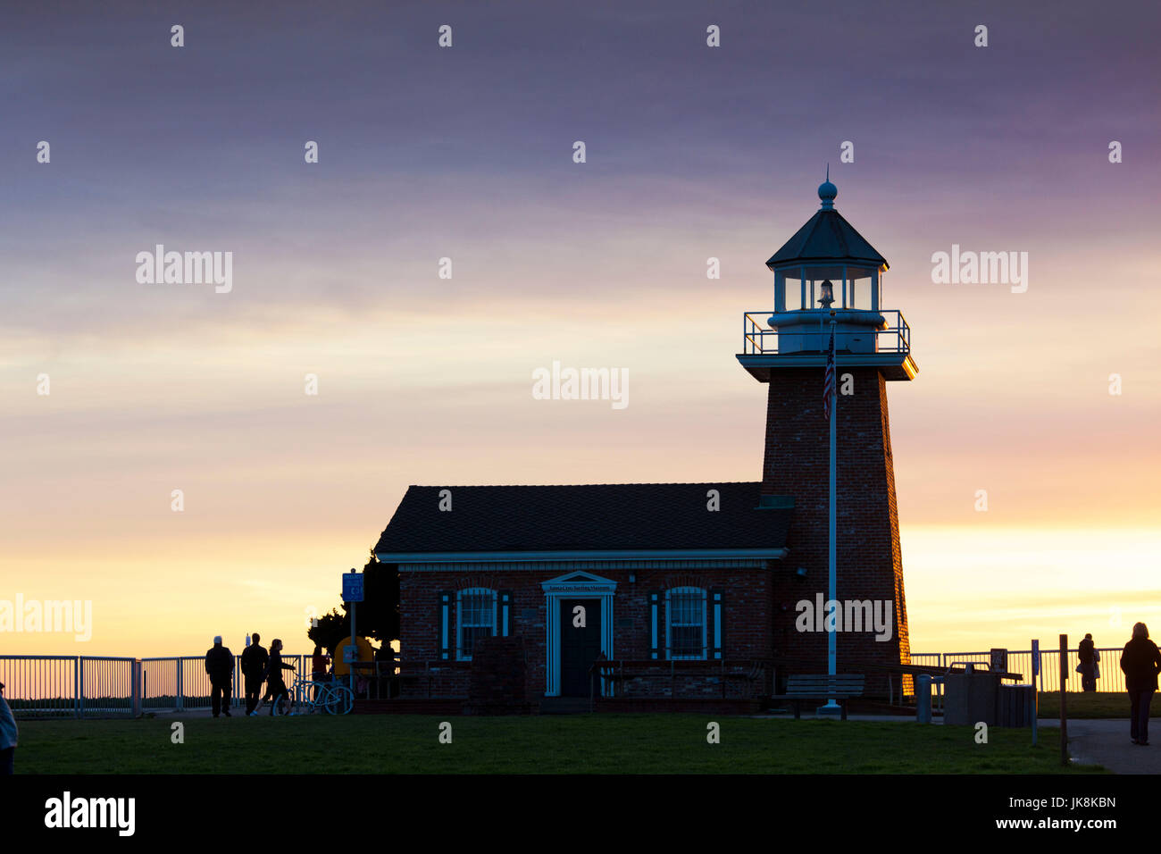 États-unis, Californie, côte centrale, Santa Cruz, Lighthouse Field State Beach, Phare du Surf Museum, coucher du soleil Banque D'Images