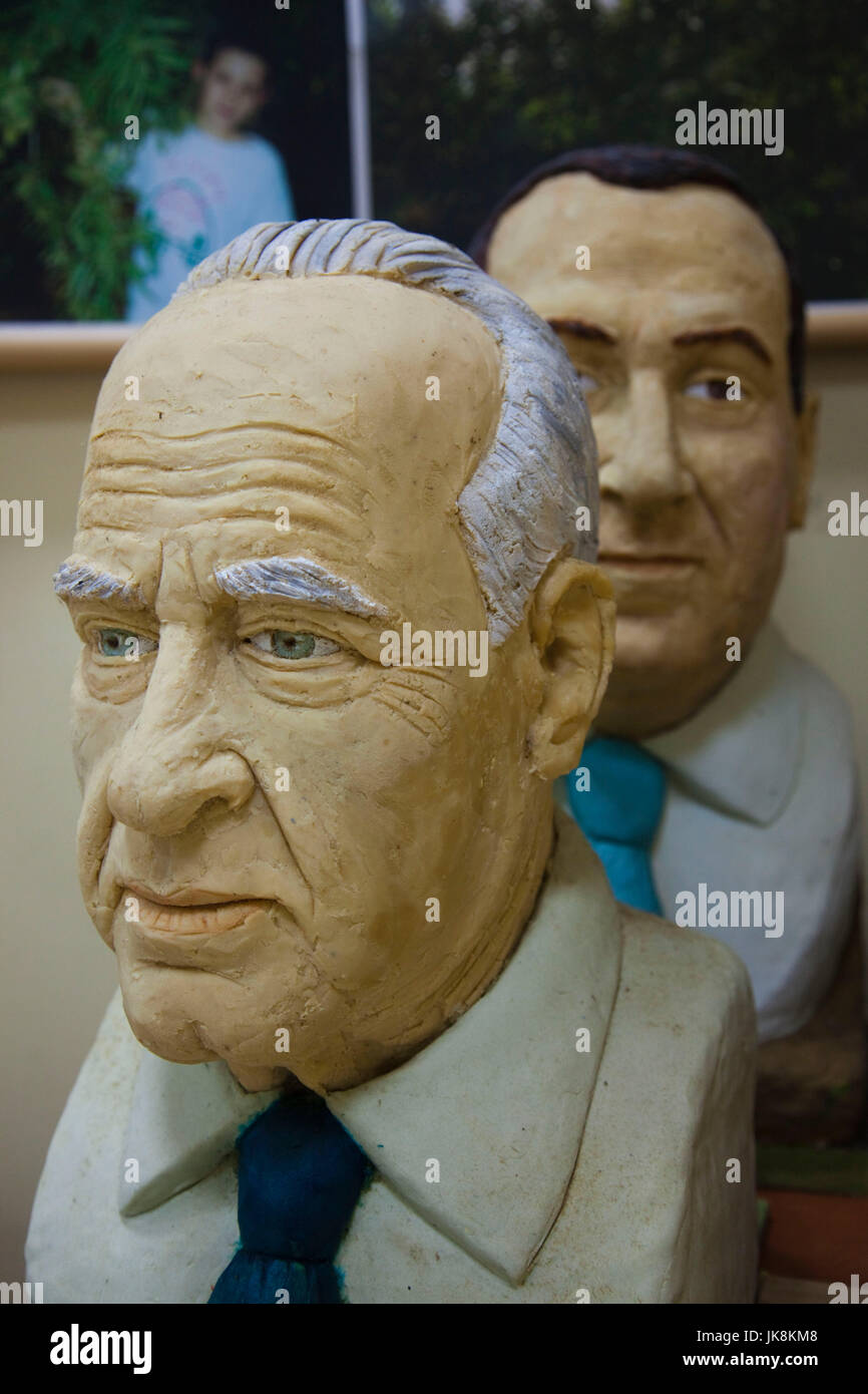 Israël, la Galilée, Kfar Tabor Kibbutz, massepain massepain, Musée de sculptures de Premiers ministres israélien, Itzhak Rabin et Ehud Barak Banque D'Images Israël, la Galilée, Kfar Tabor Kibbutz, massepain massepain, Musée de sculptures de Premiers ministres israélien, Itzhak Rabin et Ehud Barak Banque D'Images