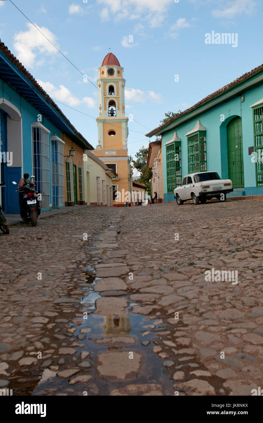 Rue pavée menant à la "Antiguo Convento de San Francisco de Asis" à Trinidad Cuba Banque D'Images