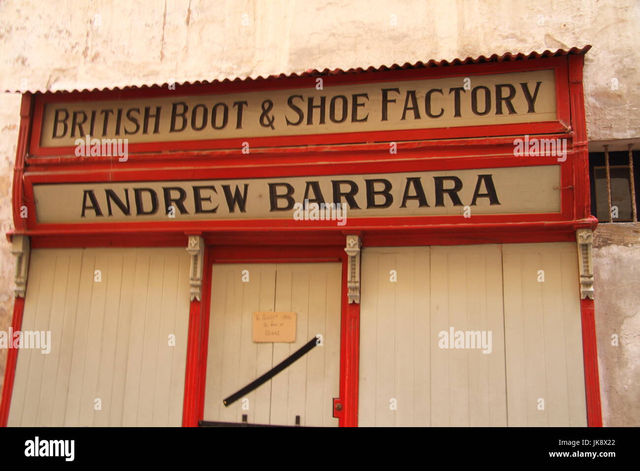 Vieille chaussure Banque de photographies et d'images à haute résolution -  Alamy