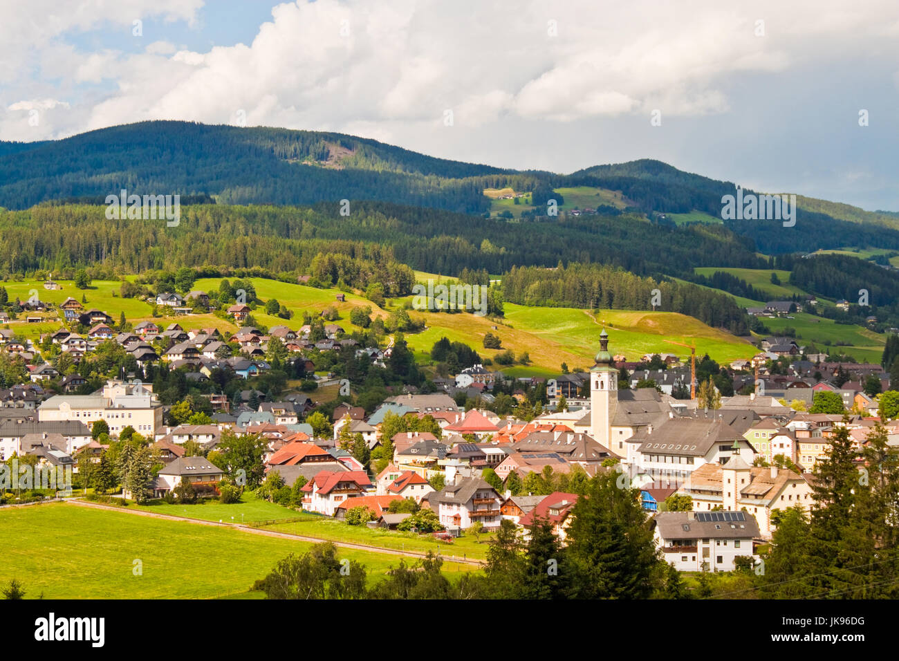 Vue de la ville Tamsweg dans Alpes autrichiennes Banque D'Images