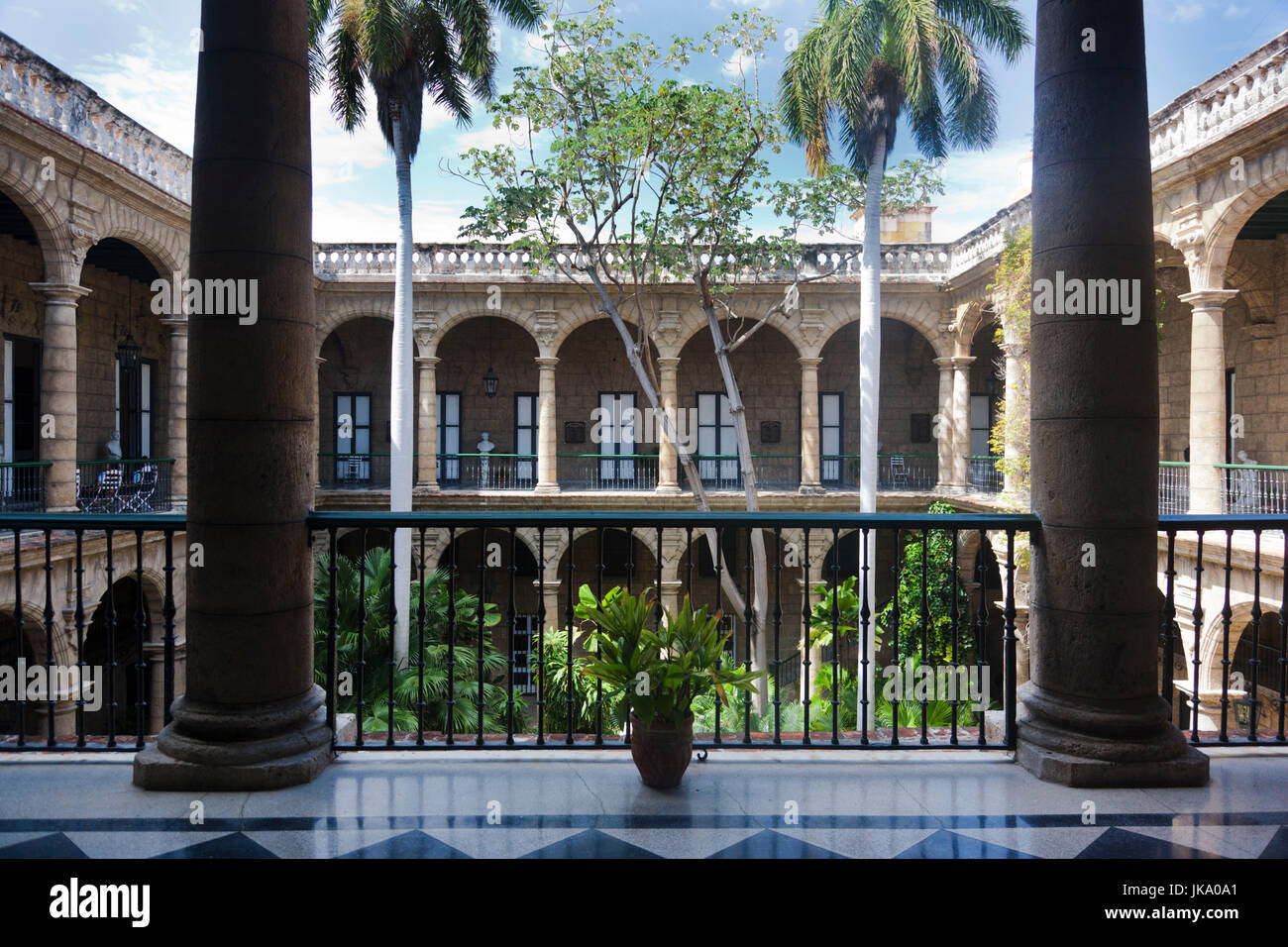 Cuba, La Havane, La Habana Vieja, la Plaza de Armas, Museo de la Ciudad, cour du musée Banque D'Images