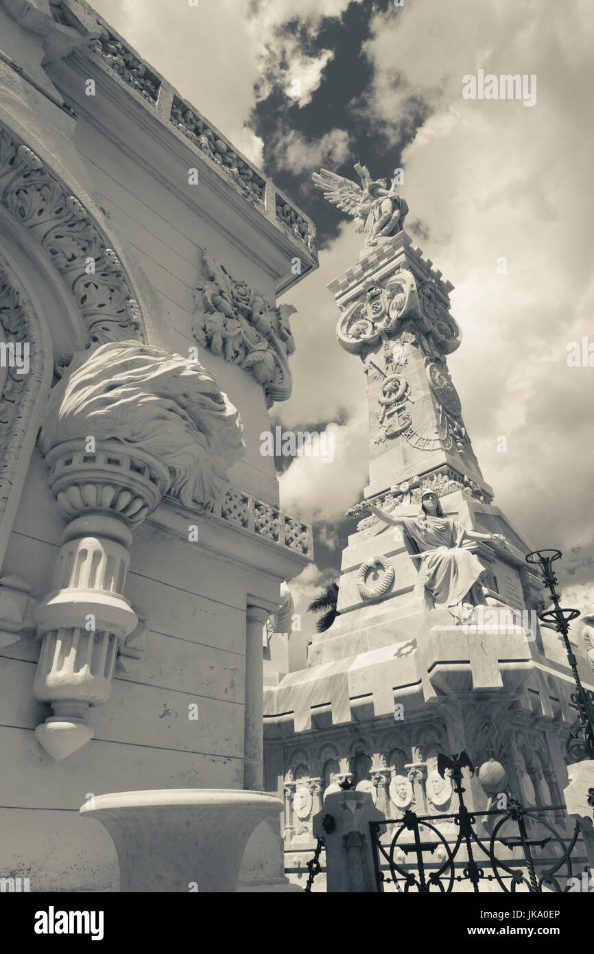 Cuba, La Havane, Vedado, Nécropole Cristobal Colon cimetière, Monument aux pompiers Banque D'Images