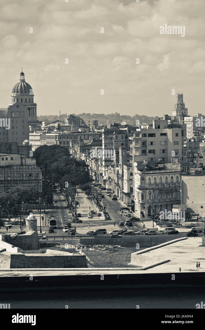 Cuba, La Havane, augmentation de la ville depuis le Castillo de los Tres Santos Reys del Morro fortress Banque D'Images