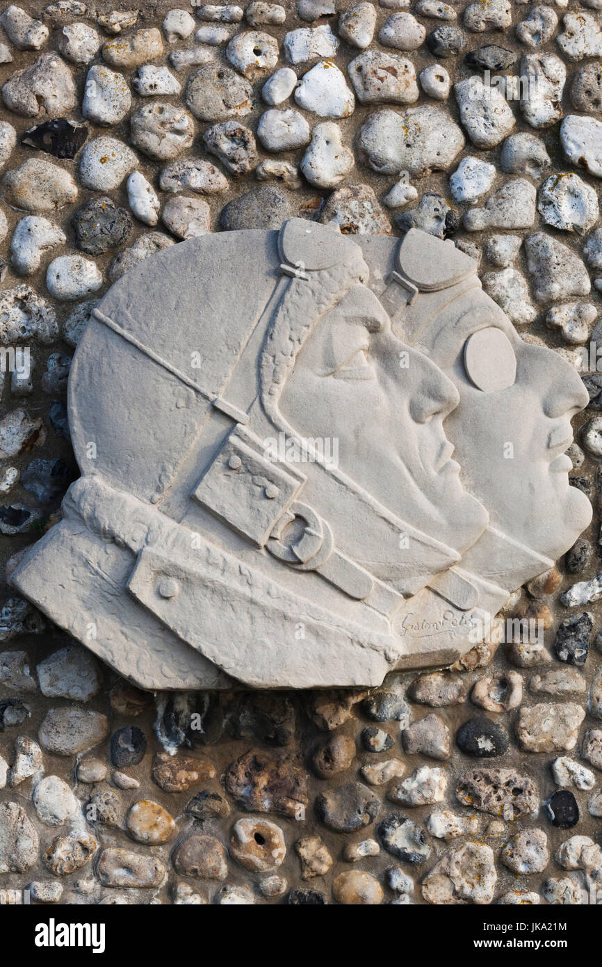 France, Haute-Normandie, Seine-Maritime, Etretat, Falaise d'Amont de falaises, Musée Nungesser et Coli, musée consacré à l'anglais flyers qui a fait une tentative infructueuse de voler à travers l'océan Atlantique en 1927, les secours sur mur musée Banque D'Images