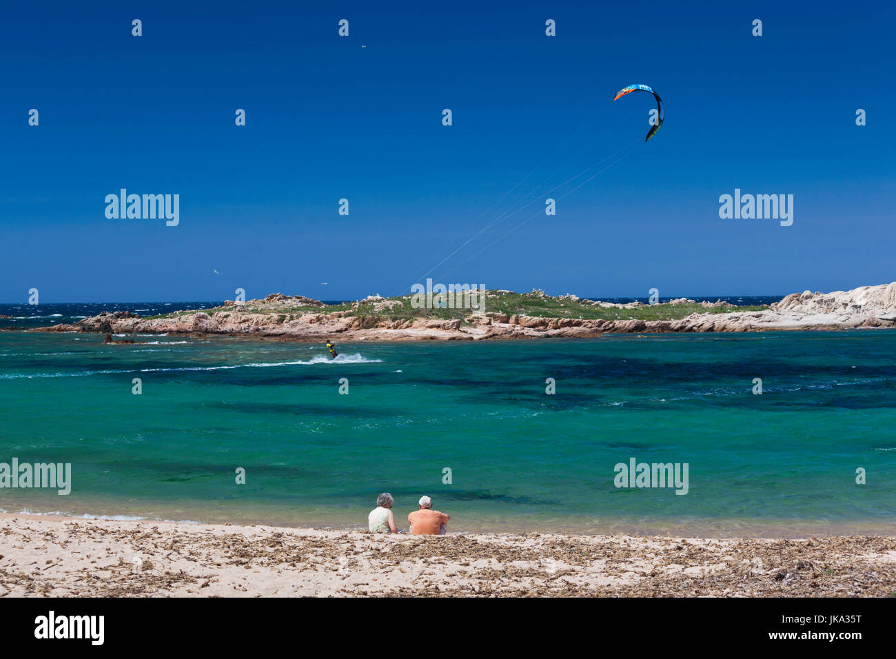 France, Corse, Corse-du-Sud, Corse Côte Sud, région de la région de Bonifacio, Plage de Tonnara plage, kite surf Banque D'Images
