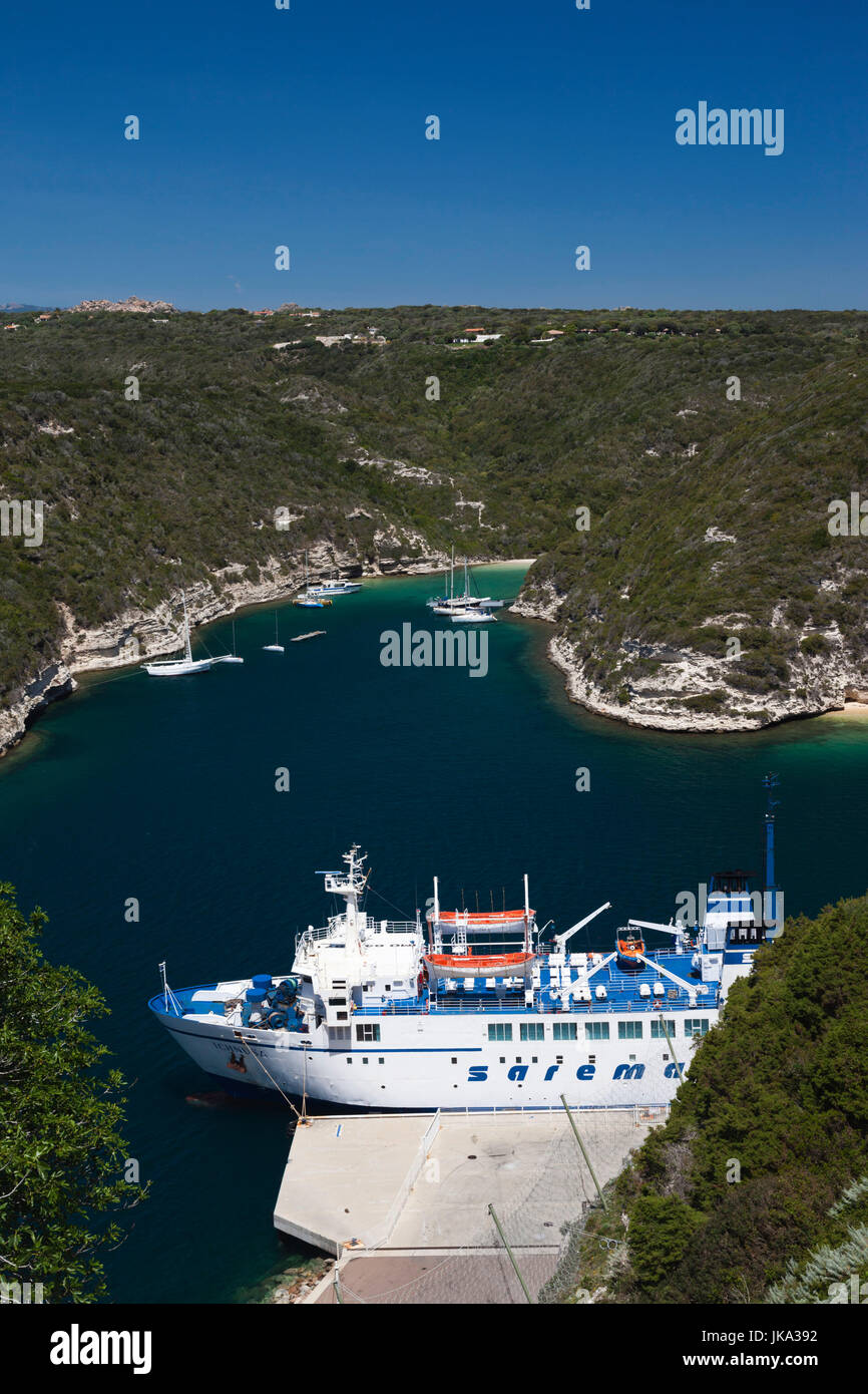 France, Corse, Corse-du-Sud et la région de la côte sud de la Corse, Bonifacio, Corse, ferry et le Goulet de Bonifacio channel Banque D'Images