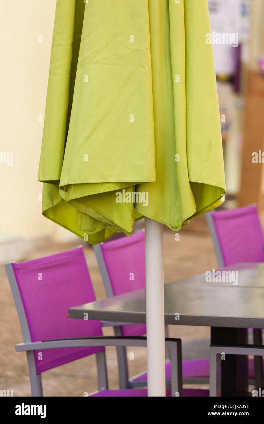 France, Corse, Corse-du-Sud, région de la côte ouest de la Corse, Ajaccio, Place Marechal Foch marché plein air, café parasol Banque D'Images