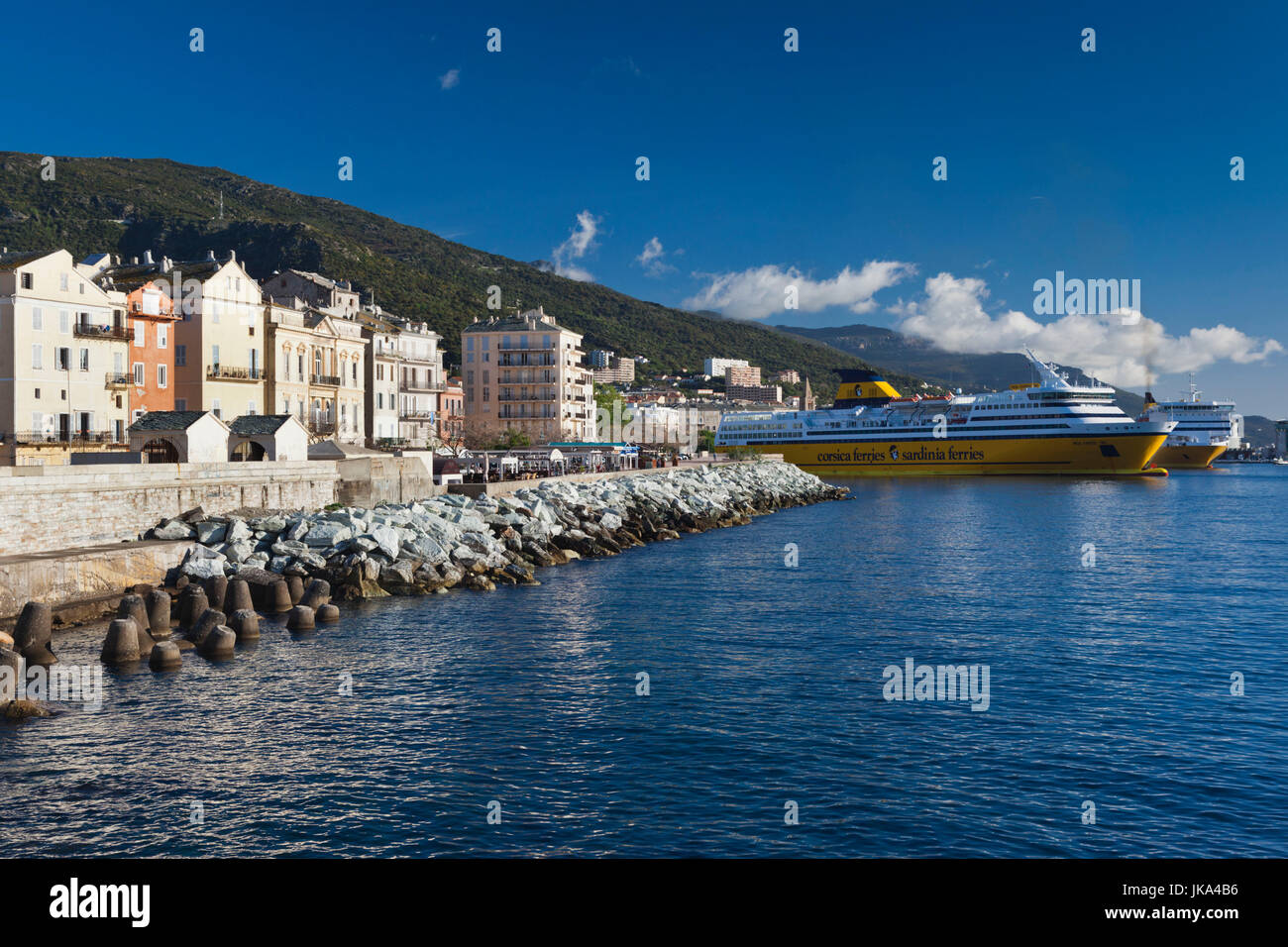 France, Corse, Haute-Corse Ministère, Le Cap Corse, Bastia, bâtiments de mer et la Corse Ferry, Le Vieux Port Banque D'Images