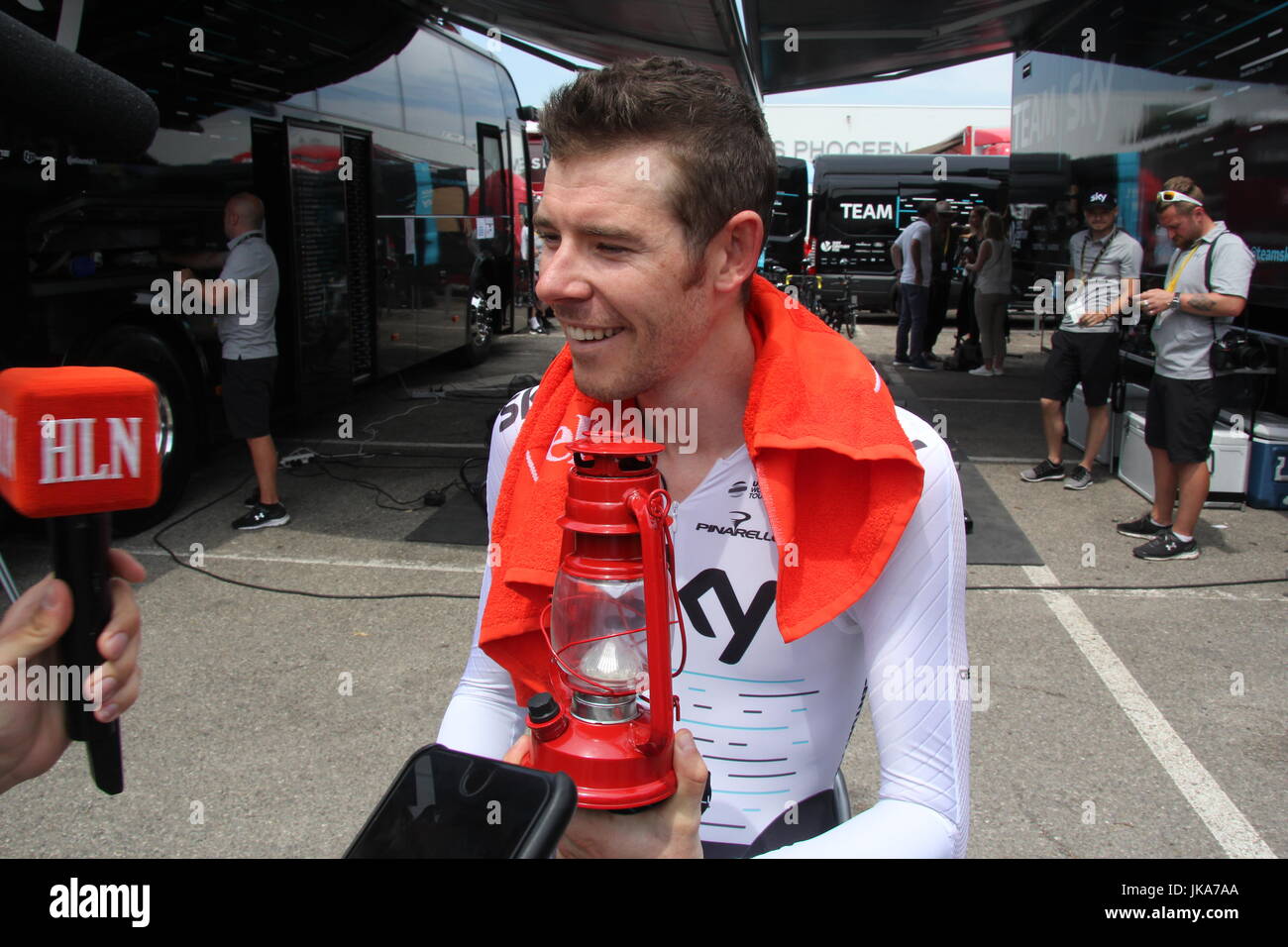 L'équipe Sky's Luke Rowe à la réception de la lanterne rouge (lanterne rouge)  lors de l'étape 19 du Tour de France à Marseille, France. ASSOCIATION DE  PRESSE Photo. Photo date : Samedi