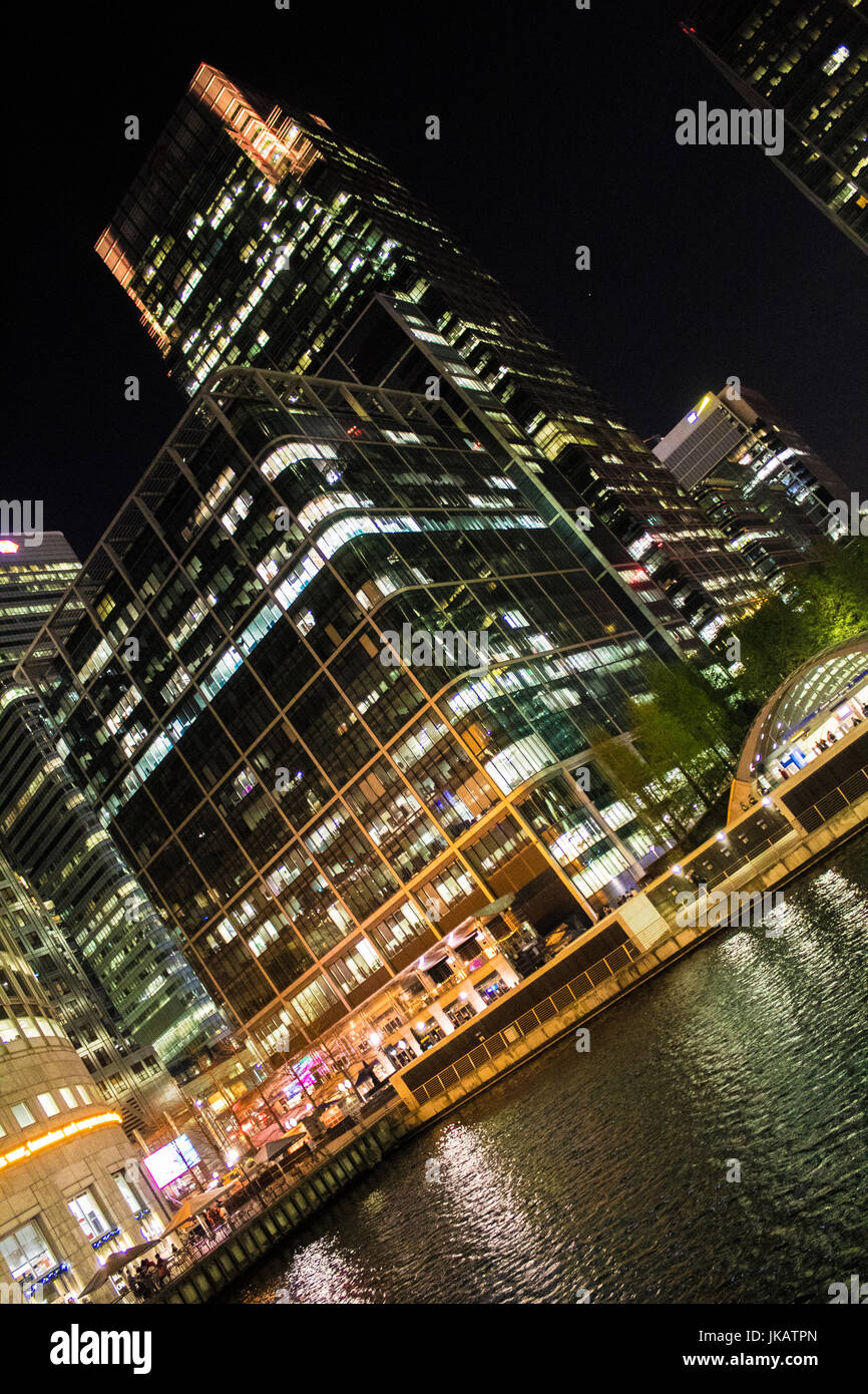 London Business building dans la nuit Banque D'Images