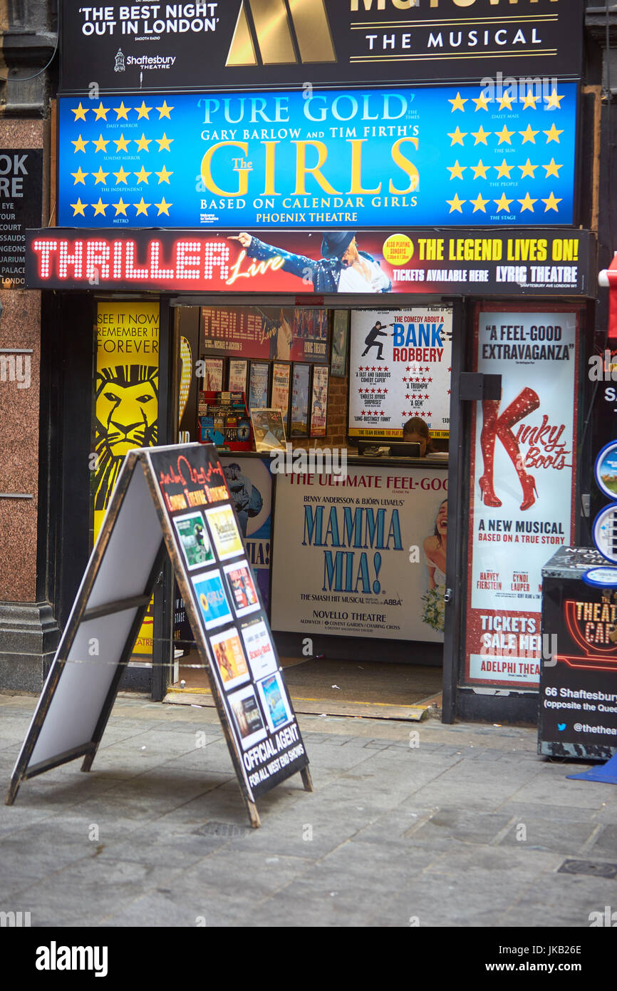 Une boutique qui vend des billets de théâtre dans le centre de Londres Banque D'Images