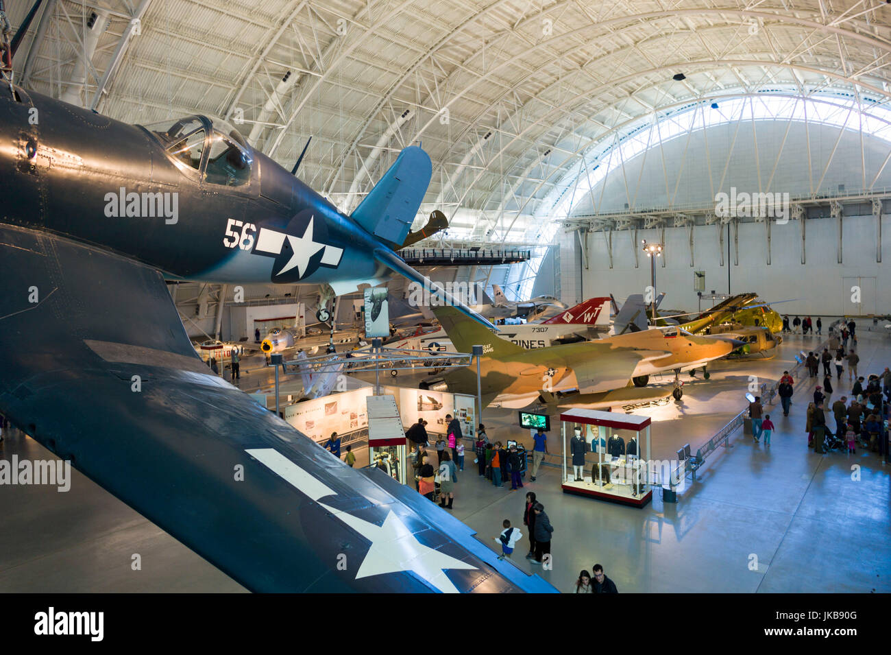 USA, Virginie, Herdon, National Air and Space Museum Steven F. Udvar-Hazy Center, musée de l'air, de l'époque, WW2 chasseur Corsair Banque D'Images