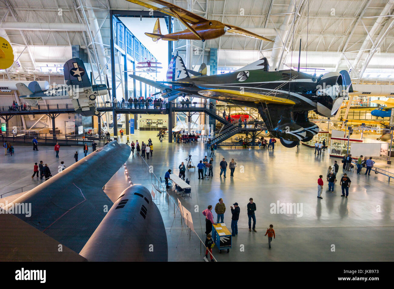 USA, Virginie, Herdon, National Air and Space Museum Steven F. Udvar-Hazy Center, musée de l'air, nous, SR-71 Blackbird spyplane et 1930-P ère-26 fighter Banque D'Images