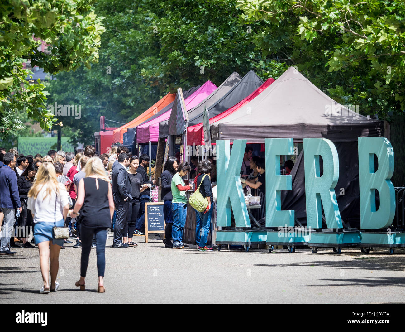 La bordure de la street food market dans le développement de Kings Cross dans le centre de Londres, UK Banque D'Images