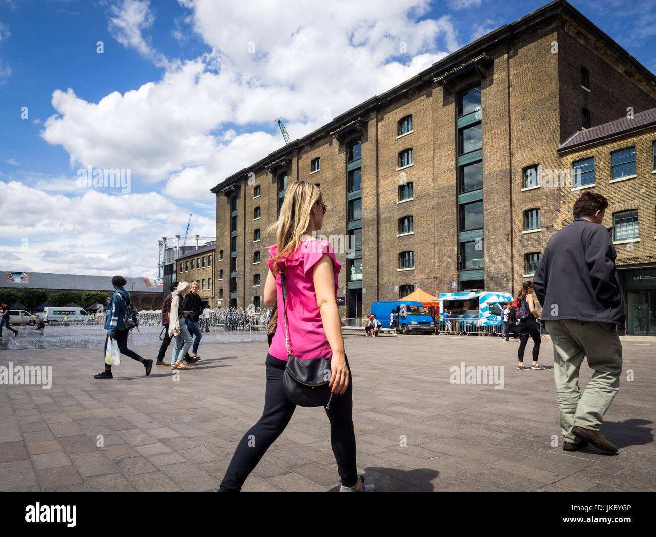 Hall de l'UAL (Université des Arts de Londres) au Campus Central St Martins Granary Square près de King's Cross, Londres UK Banque D'Images