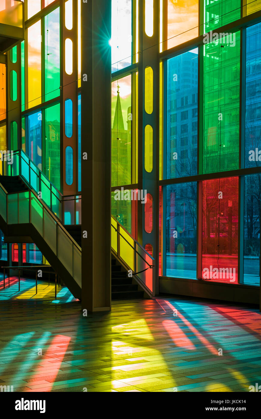 Canada, Québec, Montréal, Palais des Congrès de Montréal, Convention Center, Windows multi-couleur Banque D'Images