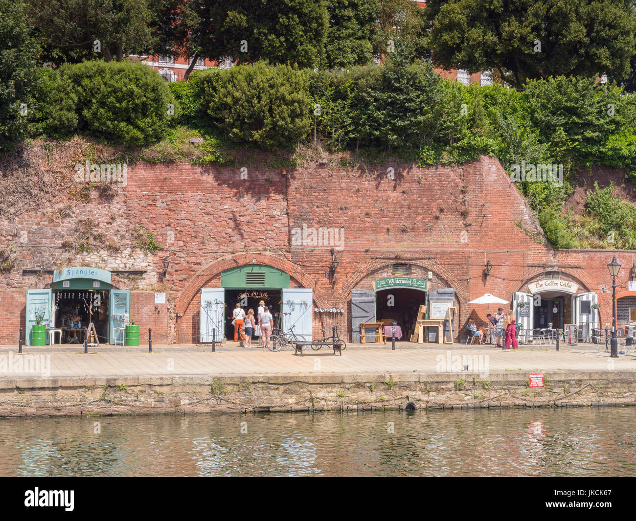 21 Juin 2017 : Quai d'Exeter, Devon, England, UK - Shopping à Exeter Quay. Banque D'Images