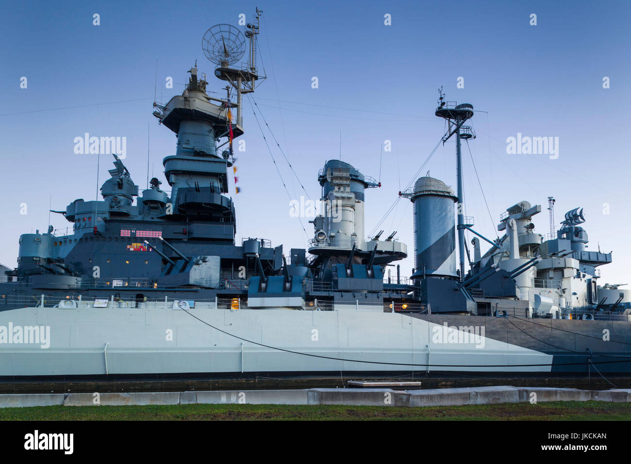 USA, North Carolina, Wilmington, cuirassé USS North Carolina, BB-55, Dawn Banque D'Images