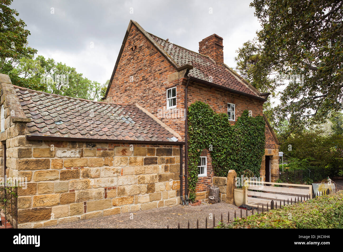 L'Australie, Victoria, Melbourne, VIC, East Melbourne, Fitzroy Gardens, cuisiniers, reconstruit le chalet cottage Yorkshire construit par les parents d'explorer le capitaine James Cook Banque D'Images