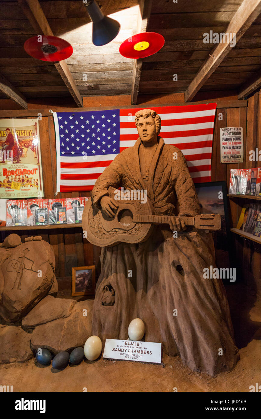 L'Australie, l'ouest de l'Australie, le sud-ouest, Boyup Brook, Harvey's Country Music Centre Dickson, Elvis Presley statue Banque D'Images