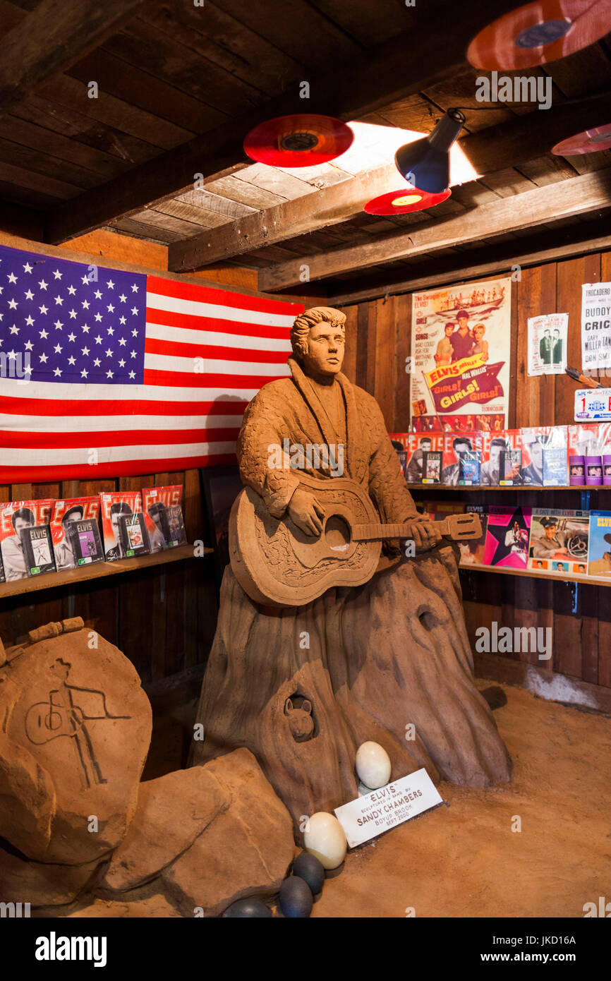 L'Australie, l'ouest de l'Australie, le sud-ouest, Boyup Brook, Harvey's Country Music Centre Dickson, Elvis Presley statue Banque D'Images