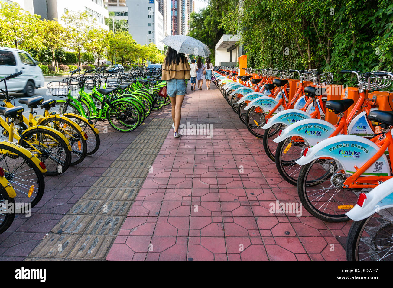 Les racks Bikeshare, vélos partagés bordée à Shenzhen, Chine Banque D'Images