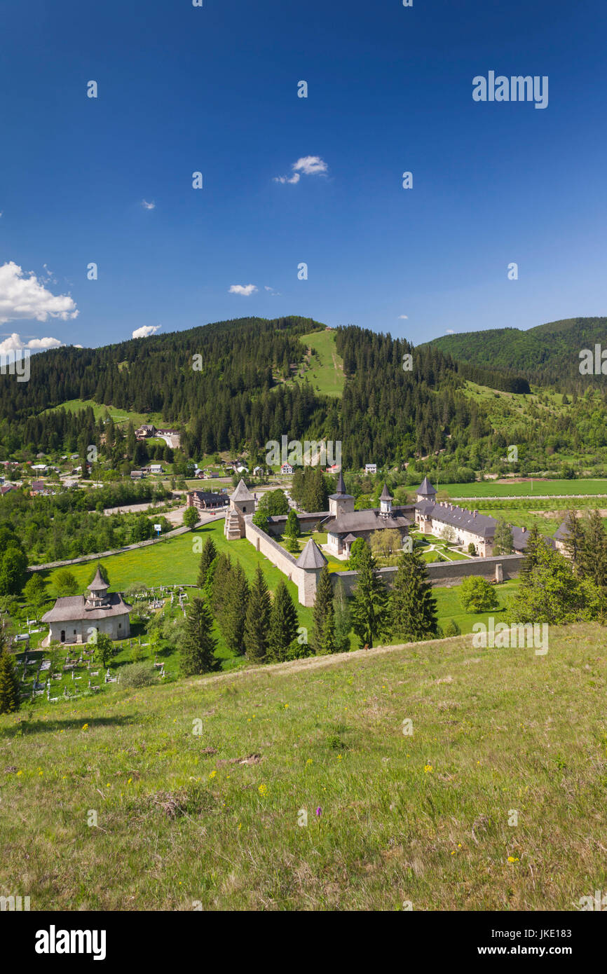 La Roumanie, la Bucovine, région de Bucovine monastères, Sucevita, monastère Sucevita, 16e siècle, protections extérieures elevated view Banque D'Images