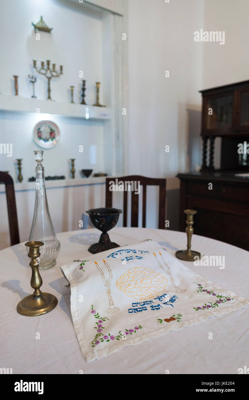 La Roumanie, la Région de Maramures, Sighetu Marmatei, Elie Wiesel's House, ancienne résidence de la lauréate du Prix Nobel de la paix et de l'écrivain de l'Holocauste, Elie Wiesel, de l'intérieur Banque D'Images