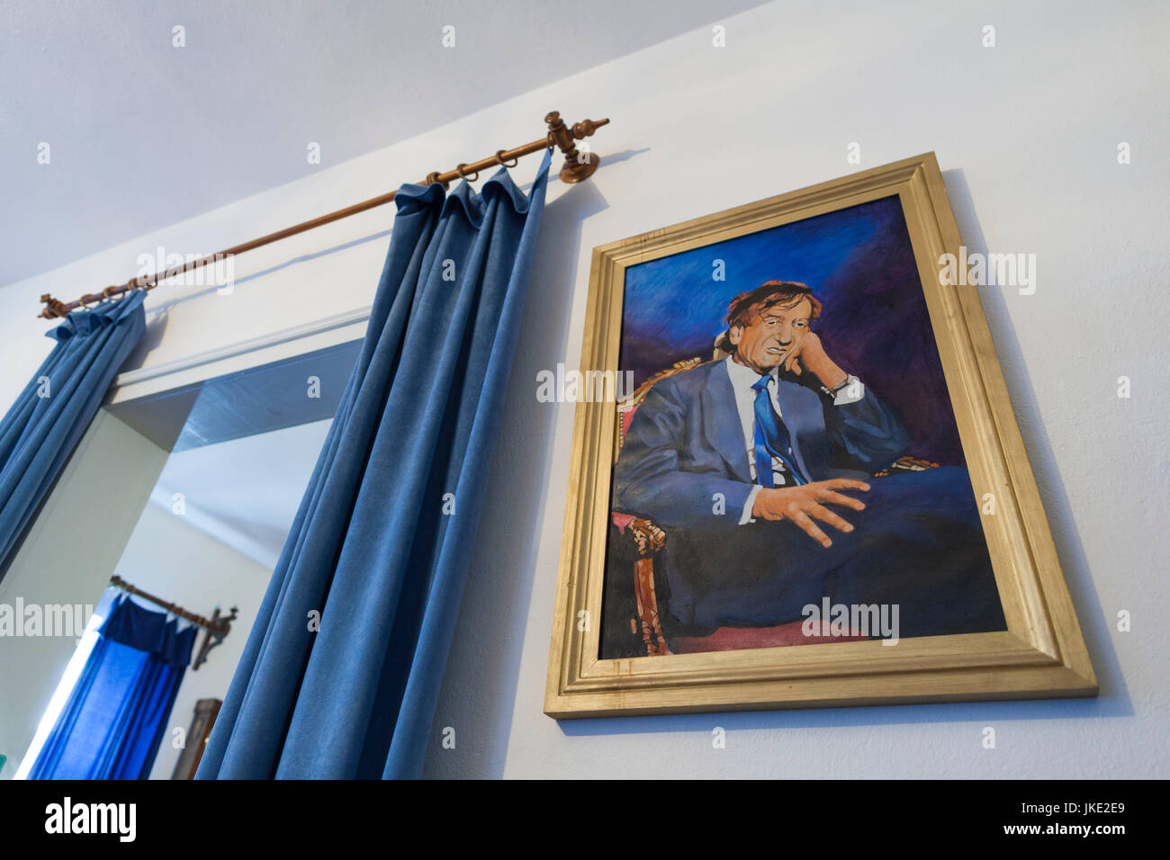 La Roumanie, la Région de Maramures, Sighetu Marmatei, Elie Wiesel's House, ancienne résidence de la lauréate du Prix Nobel de la paix et de l'écrivain de l'Holocauste, Elie Wiesel, portrait Banque D'Images
