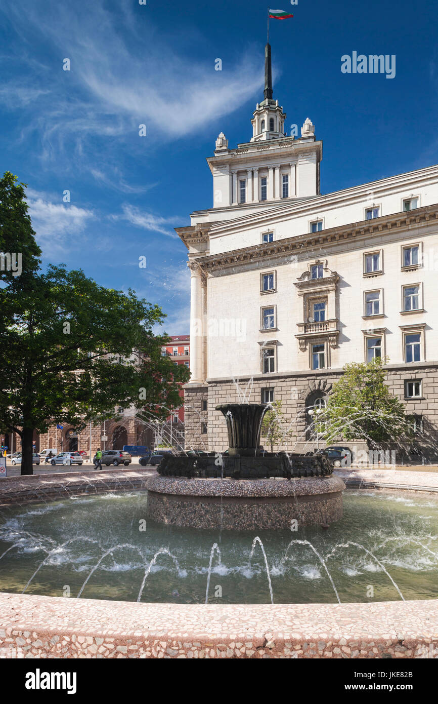Bulgarie, Sofia, Ploshtad place Nezavisimost, gouvernement bâtiment anciennement le siège du Parti communiste bulgare Banque D'Images