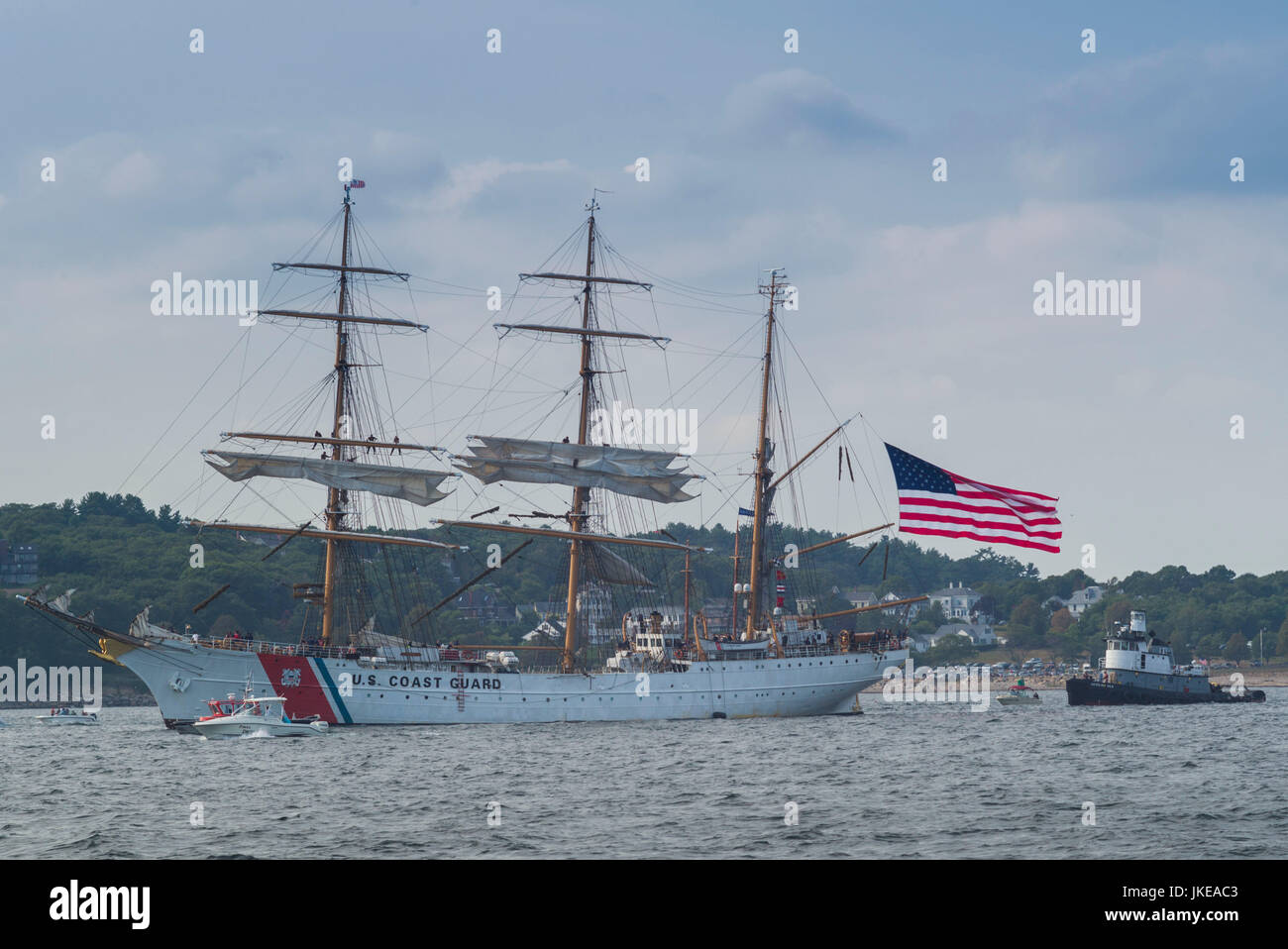 USA, Massachusetts, Cape Ann, Gloucester, la plus ancienne du port maritime de l'Amérique, goélette annuel Festival, US Coast Guard ship Eagle Banque D'Images