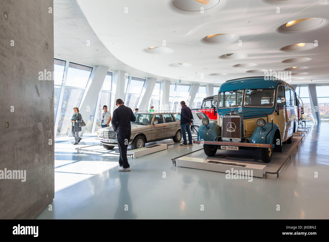 Allemagne, Bade-Wurtemberg, Stuttgart - Untertuerkheim Musée Mercedes-Benz, bâtiment, véhicules Mercedes Banque D'Images Allemagne, Bade-Wurtemberg, Stuttgart - Untertuerkheim Musée Mercedes-Benz, bâtiment, véhicules Mercedes Banque D'Images