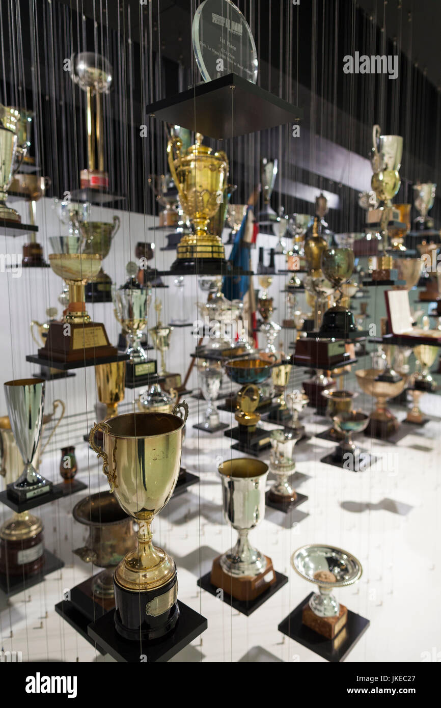 Allemagne, Bade-Wurtemberg, Stuttgart - Zuffenhausen, Porsche Museum, trophées représentant plus de 28 000 par vicories course Porsche Banque D'Images