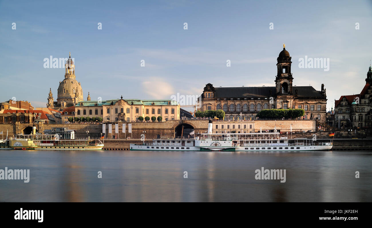 Europa, Deutschland, Sachsen, Dresden, Brühlsche Terrasse am Elbufer, Frauenkirche, Sekundogenitur Banque D'Images