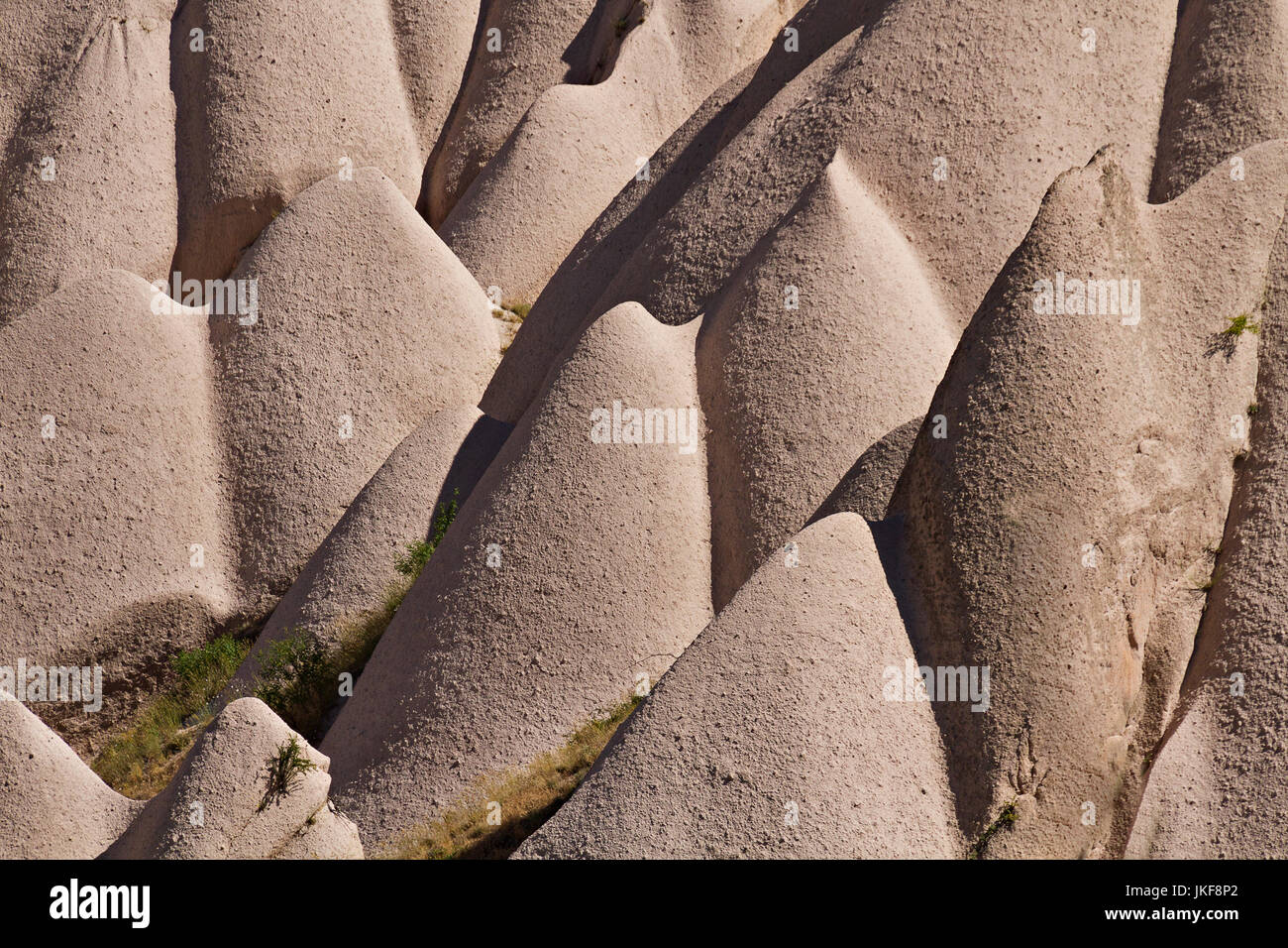 Formations de roche volcanique connu sous le nom de cheminées de fées et terrain extrême de la Cappadoce, Turquie. Banque D'Images