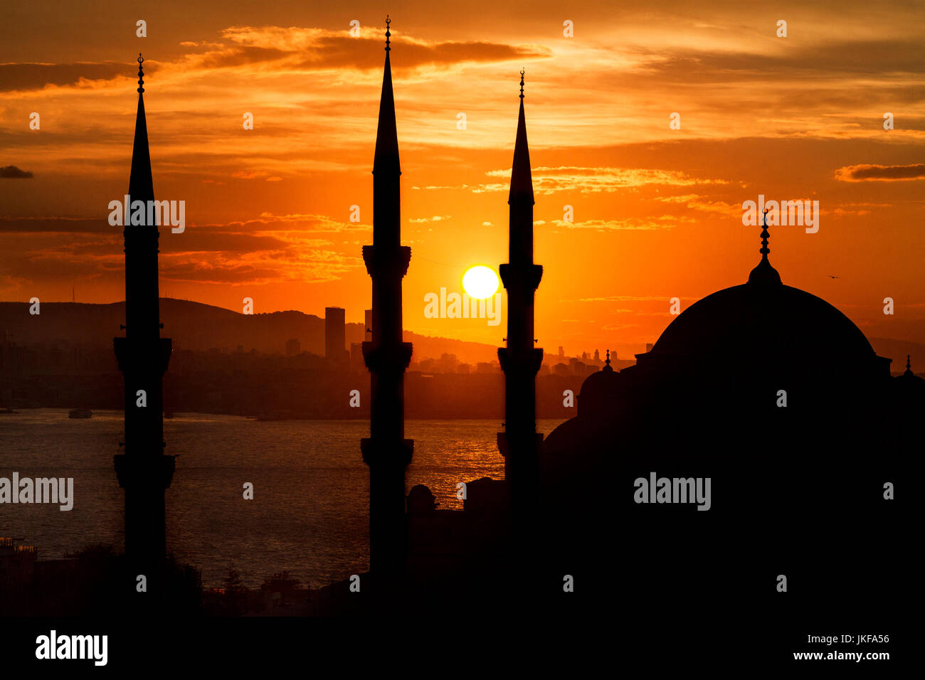 Mosquée bleue en silhouette au sunrise, Istanbul, Turquie. Banque D'Images