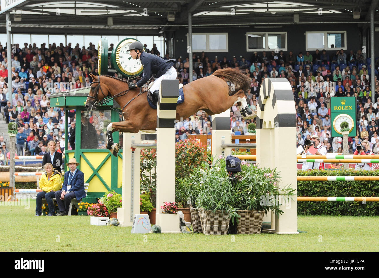 Aix-la-Chapelle, Allemagne. 23 juillet, 2017. Showjumper Andreas Kreuzer sur l'Calvilot saute par dessus un obstacle lors d'un concours de sauts avec large round au CHIO horse show à Aix-la-Chapelle, Allemagne 23 juillet 2017 (Jan Haas/photo alliance) dans le monde de l'utilisation | Credit : dpa/Alamy Live News Banque D'Images