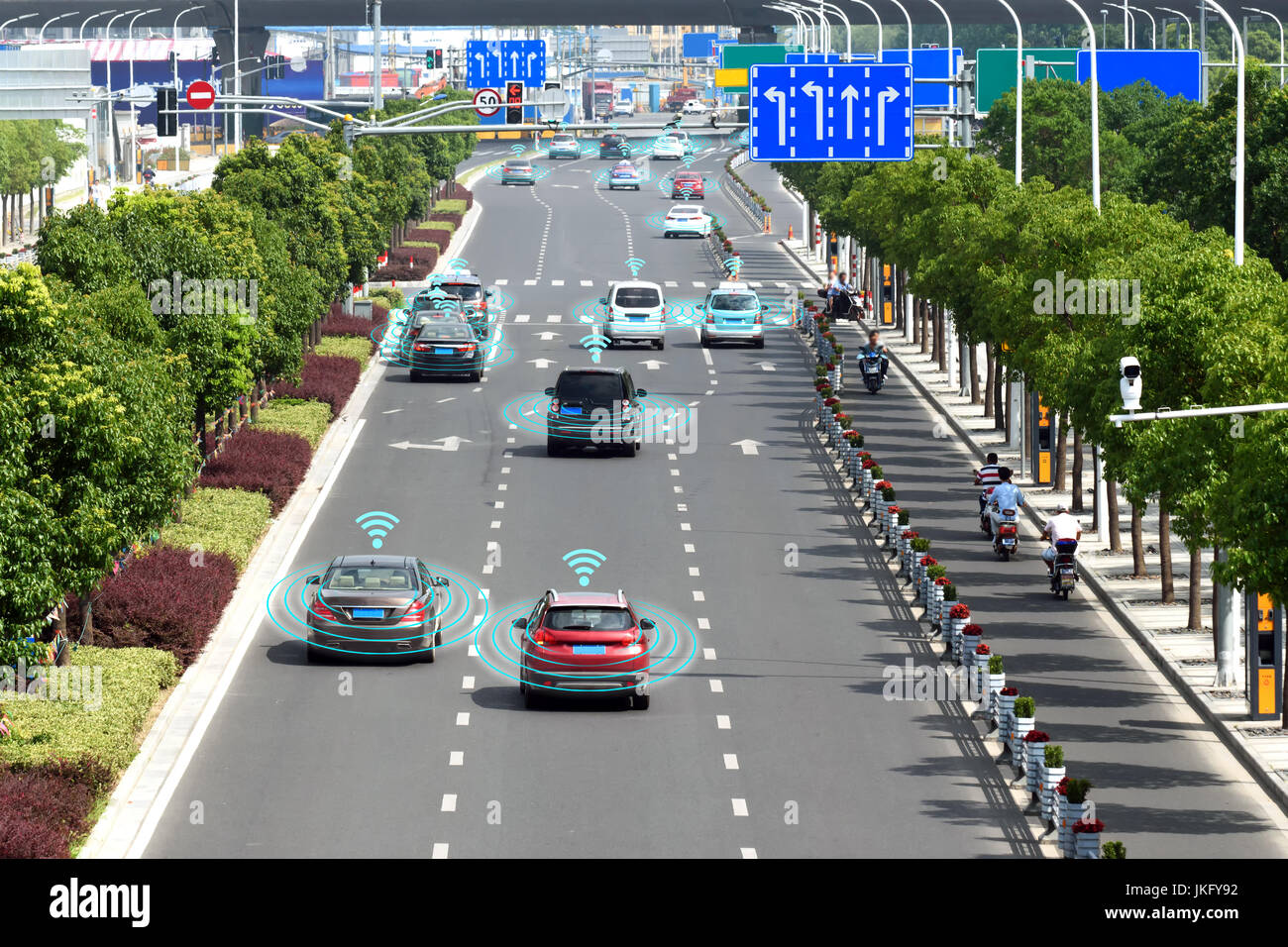 Voiture Smart (HUD) , auto-mode automobile Véhicule sur la ville de métro road concept ito avec capteur graphique système de signal radar et capteur de internet conn Banque D'Images