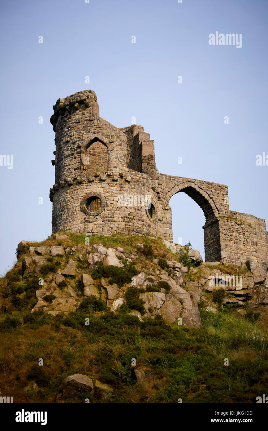 Vue Colline Mow Cop château est une folie ruines près de Congleton, Bordeaux, France, bâtiment classé Grade II. Banque D'Images