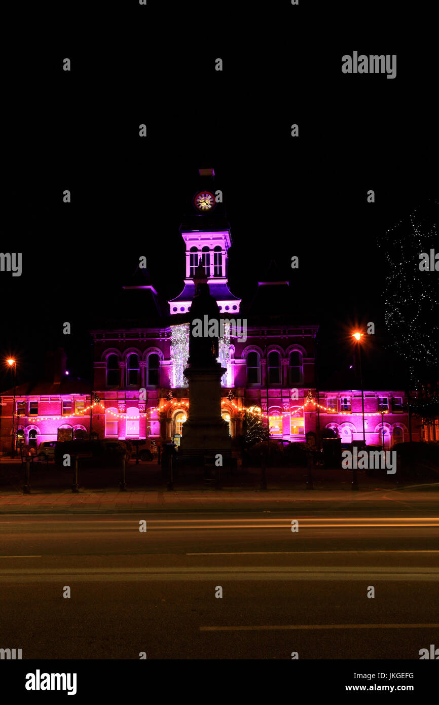 La Guildhall, hôtel de ville de Grantham, éclairé la nuit, Lincolnshire, Angleterre, RU Banque D'Images