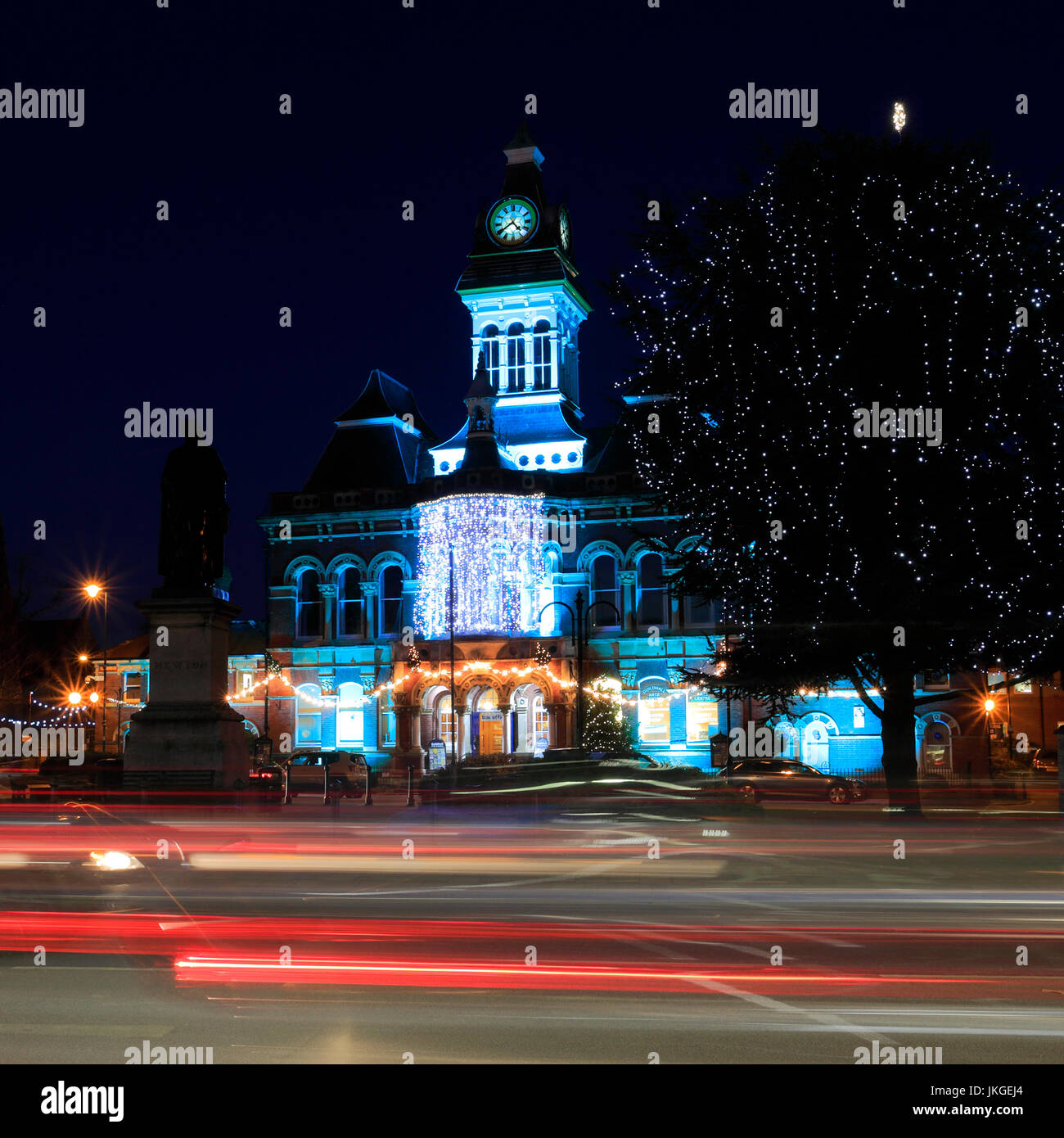 La Guildhall, hôtel de ville de Grantham, éclairé la nuit, Lincolnshire, Angleterre, RU Banque D'Images