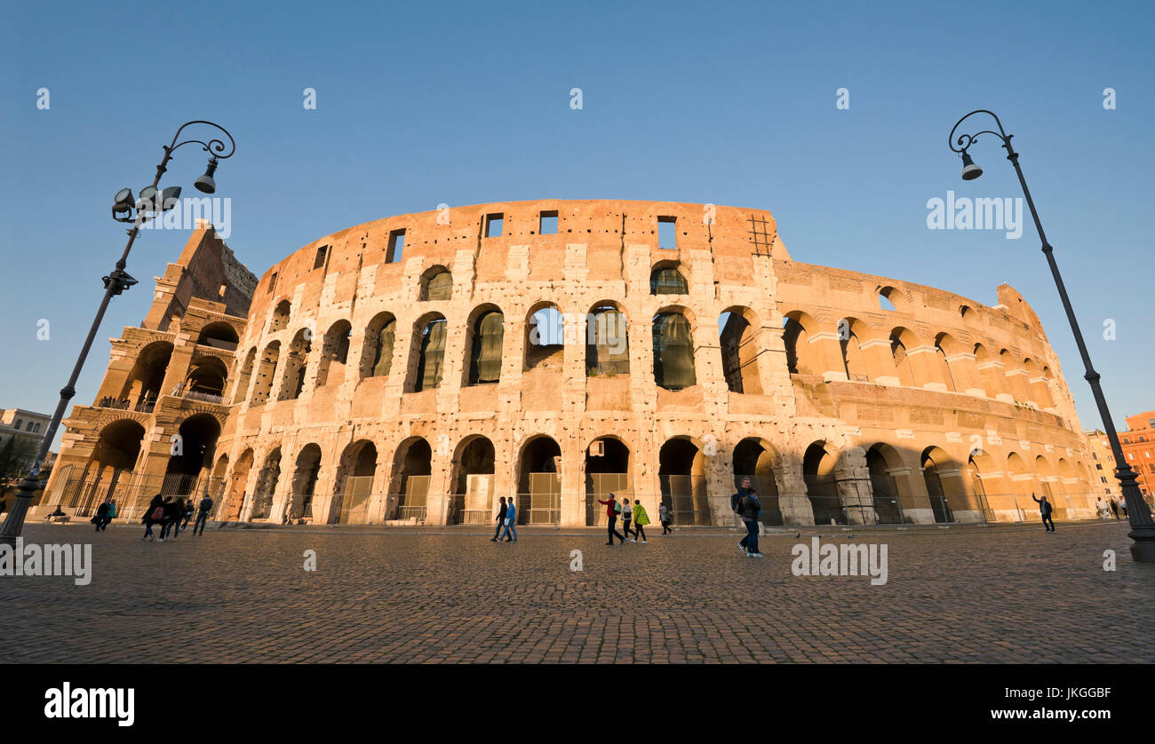 Vue panoramique horizontal du Colisée à Rome. Banque D'Images