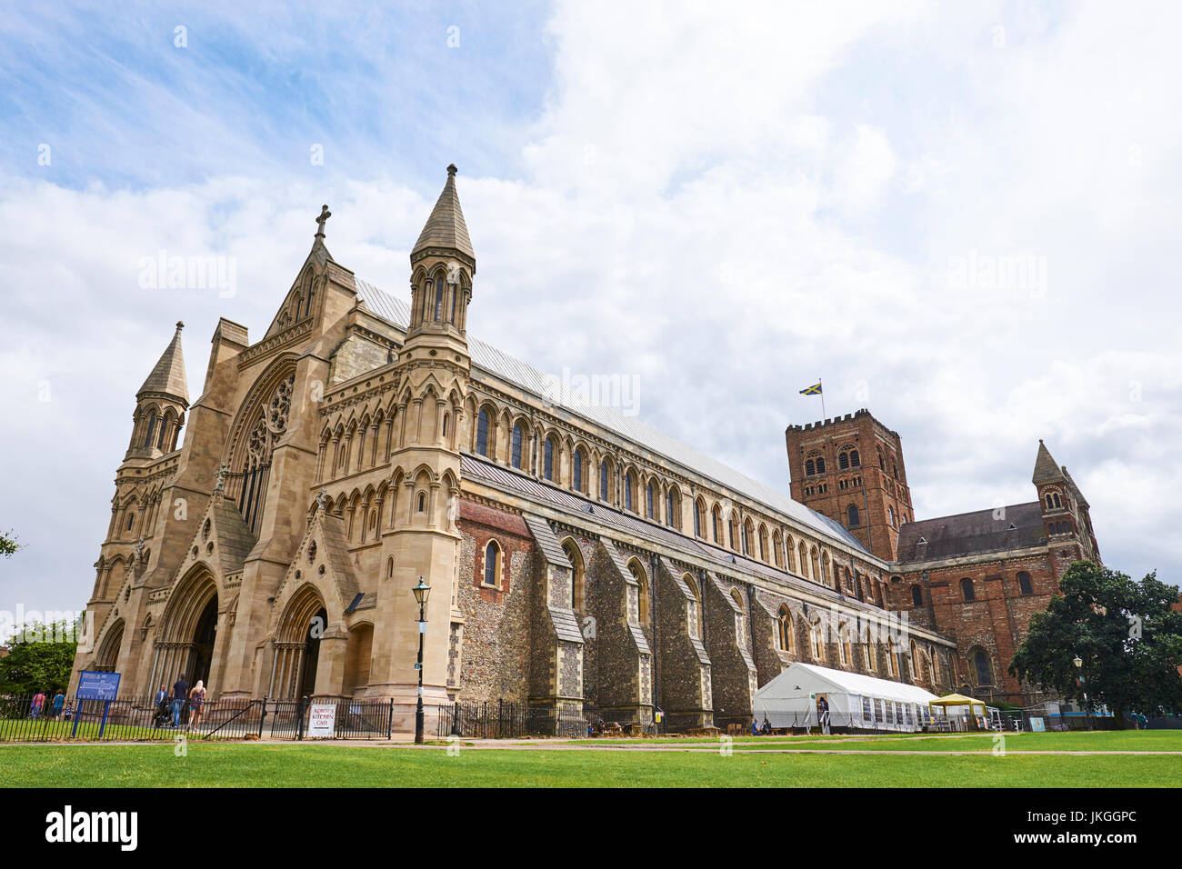 L'extrémité ouest de la cathédrale de St Albans officiellement connu comme la cathédrale et l'église abbatiale de St Alban, Hertfordshire, Royaume-Uni Banque D'Images