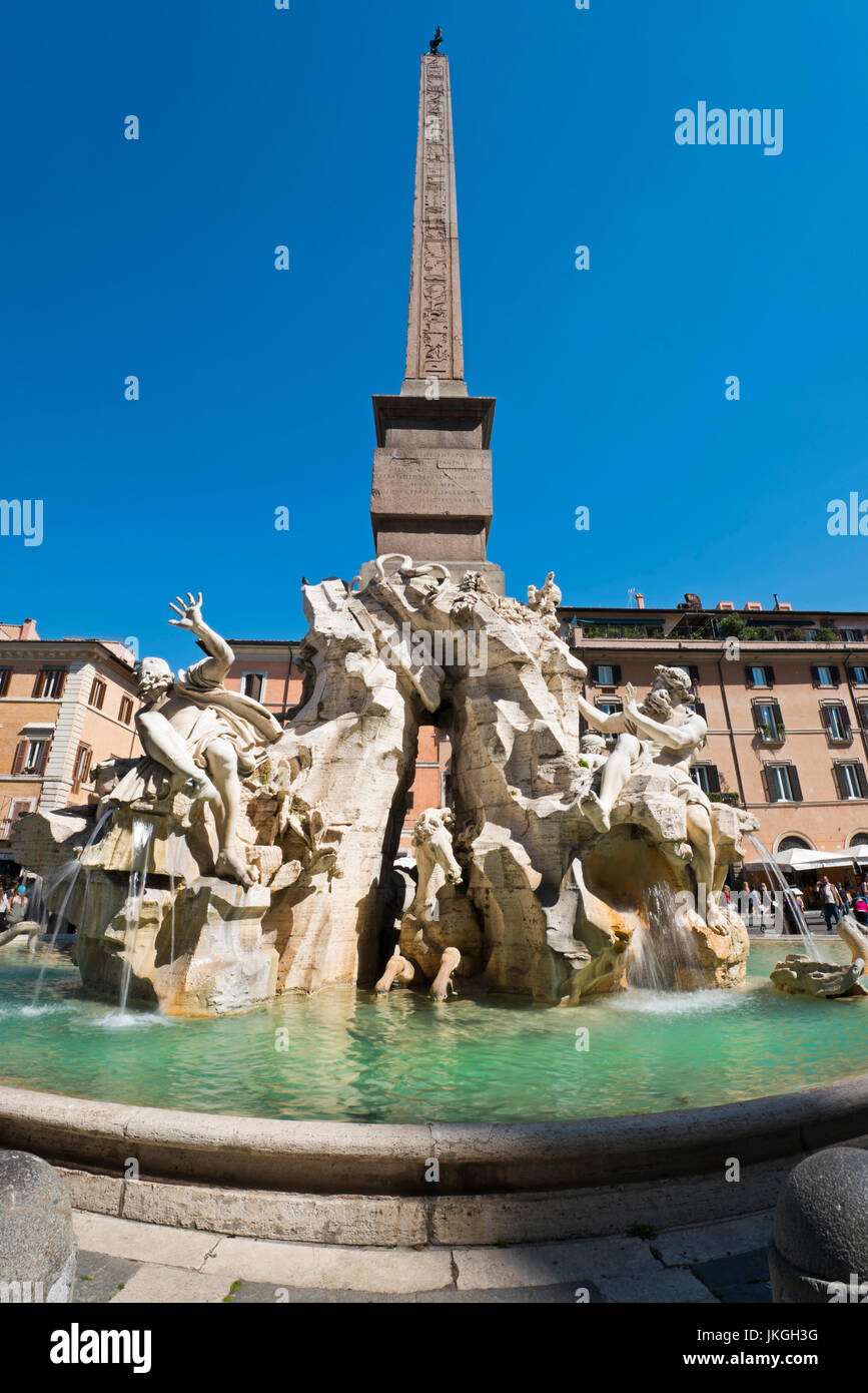 Vue verticale de la fontaine des Quatre rivières de la Piazza Navona à Rome. Banque D'Images