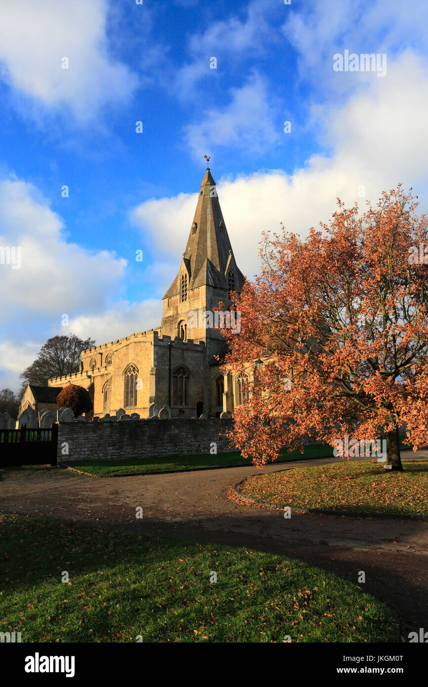 Tous les Saints et l'église paroissiale de St James ; Kings Cliffe ; village ; Northamptonshire, Angleterre, Royaume-Uni Banque D'Images