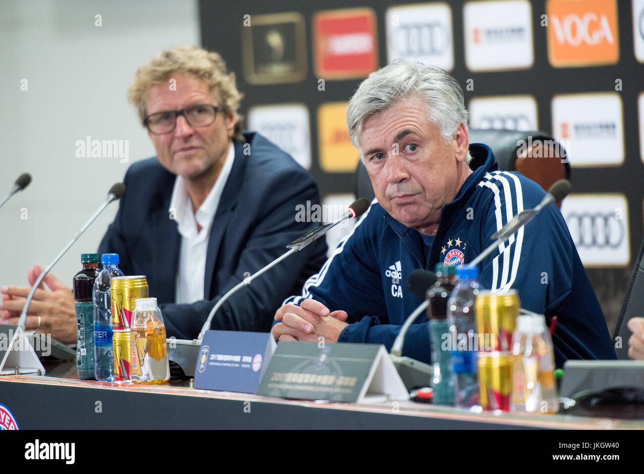SHENZHEN, CHINE - 22 juillet : FC Bayern Munich entraîneur Carlo Ancelotti parle lors de la conférence de presse d'après-match- Bayern Munich vs AC Milan C International Banque D'Images