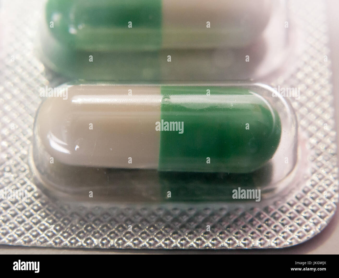 Comprimé antidépresseur vert et blanc en sachet non ouvert ; Essex ; UK Banque D'Images
