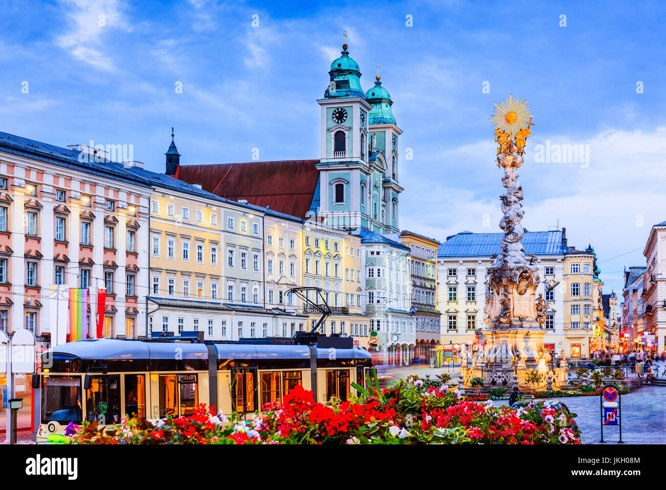 Linz, Autriche. La colonne de la Sainte-Trinité sur la place principale (Hauptplatz). Banque D'Images