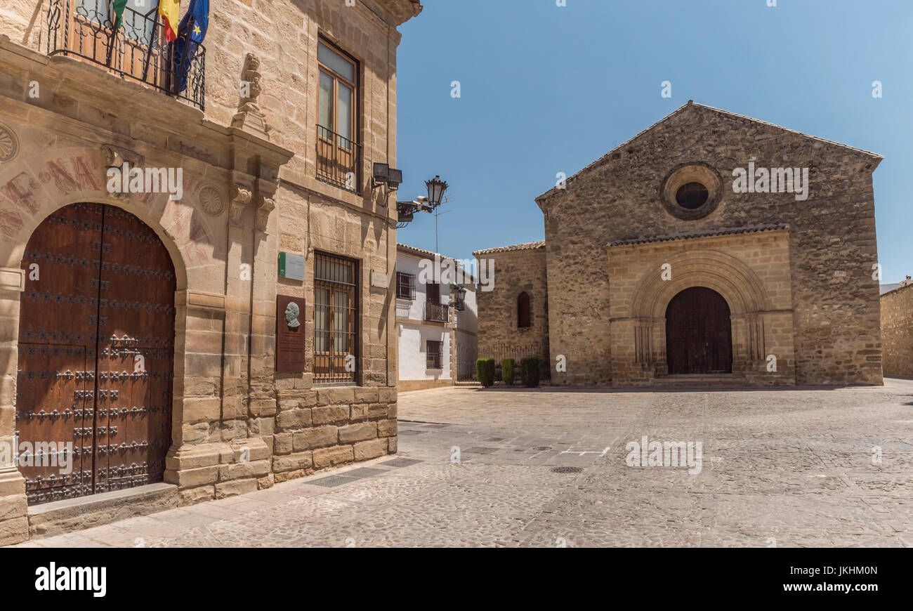 Roman de l'église de la Santa Cruz, construit au XIII siècle, déclaré Patrimoine de l'humanité par l'Unesco, Baeza, Andalousie, Espagne Banque D'Images